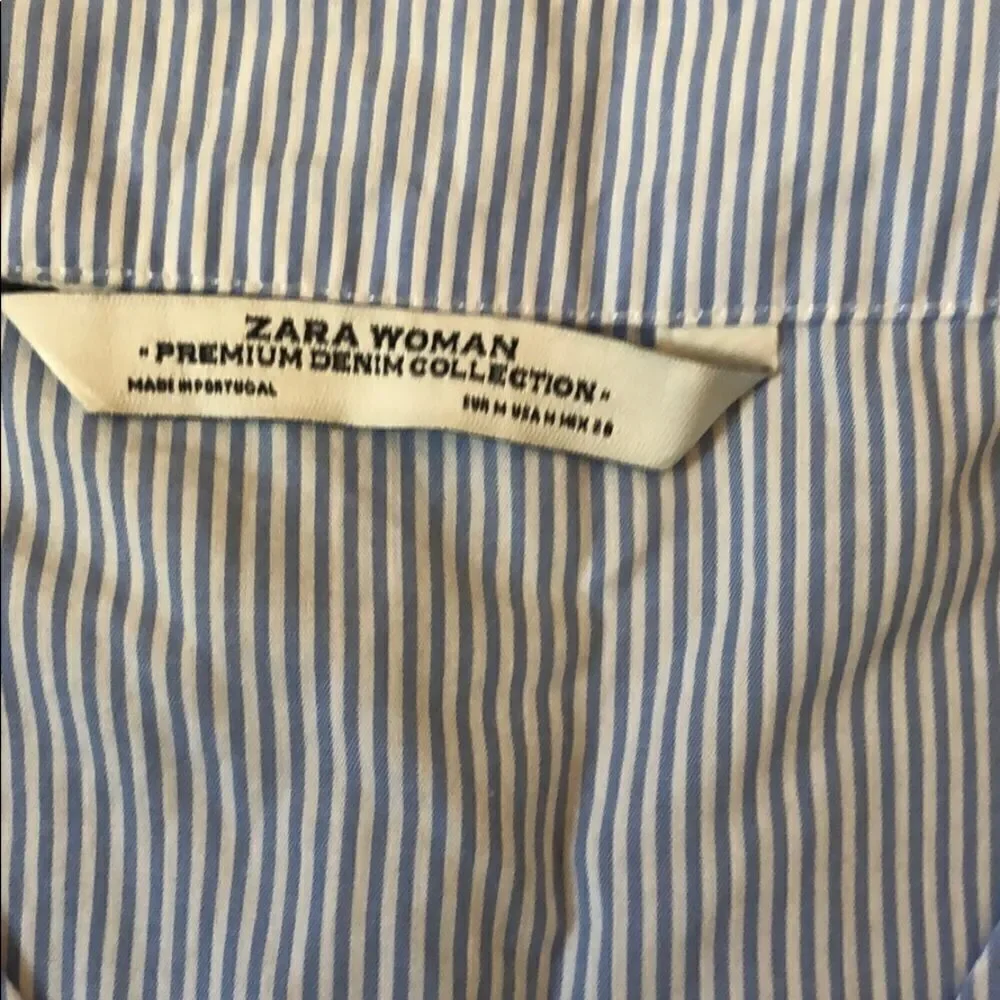 💚 Zara blue and white striped top